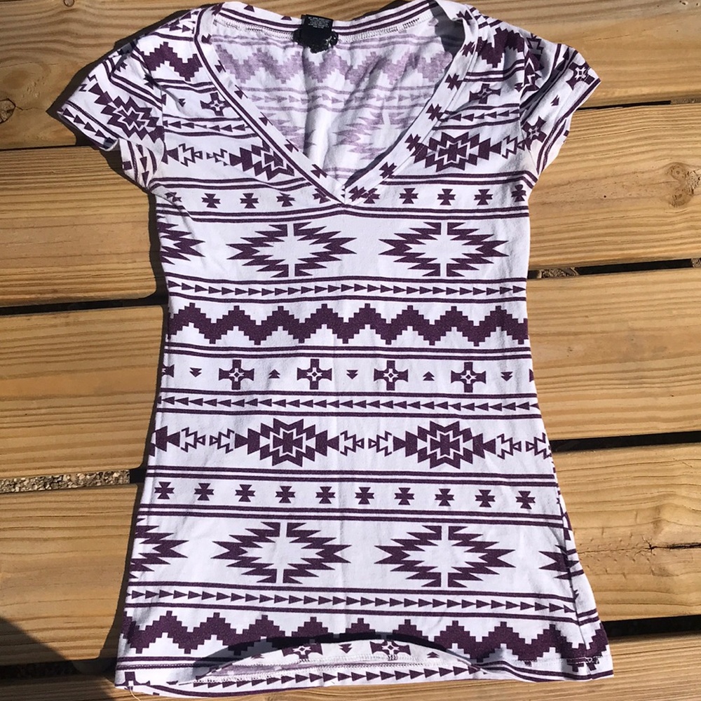 Southwestern print v neck stretch tee